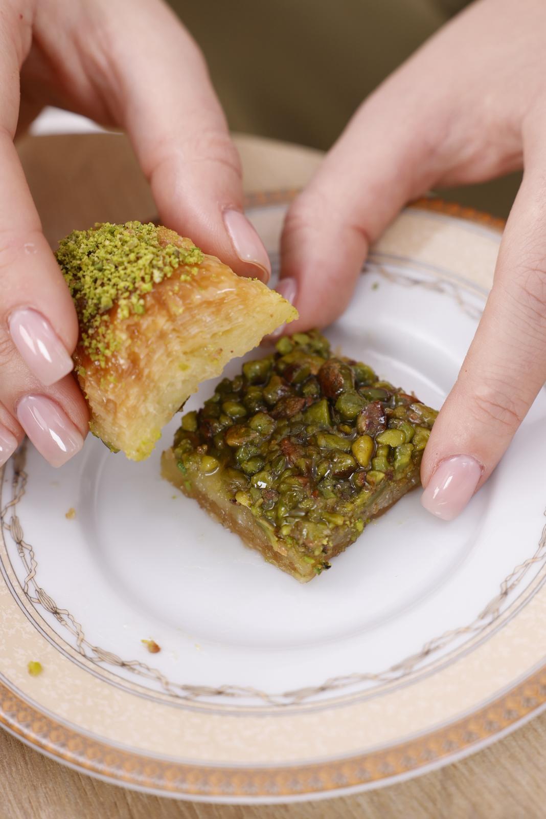 1. Sınıf Özel Kutuda Fıstıklı Kuru Baklava - Görsel 4